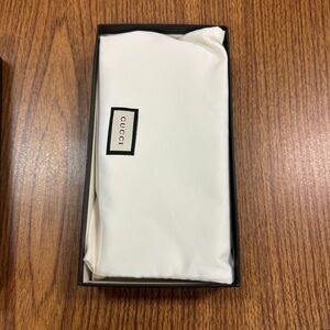 AUTHENTIC Gucci Marmont zippy wallet
